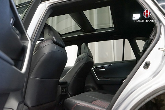 Toyota RAV4 Plug-in Hybrid 12 of 25