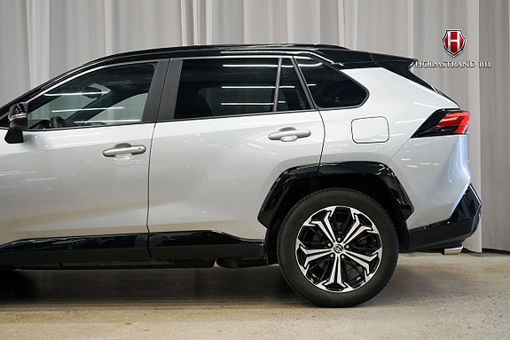Toyota RAV4 Plug-in Hybrid 8 of 25