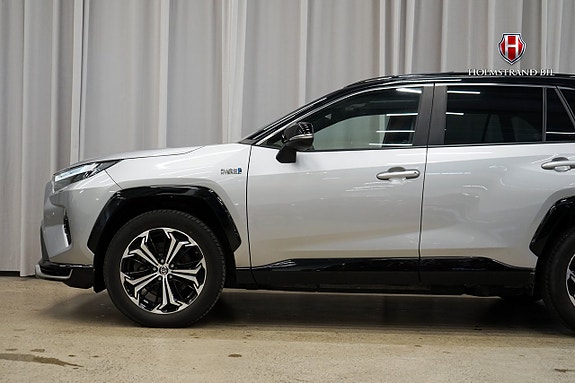 Toyota RAV4 Plug-in Hybrid 7 of 25