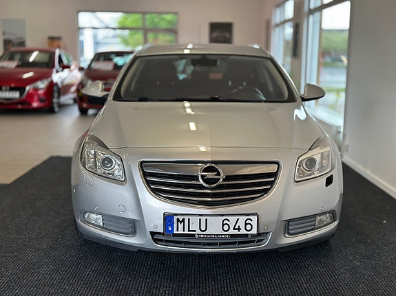 Opel Insignia 2 of 5