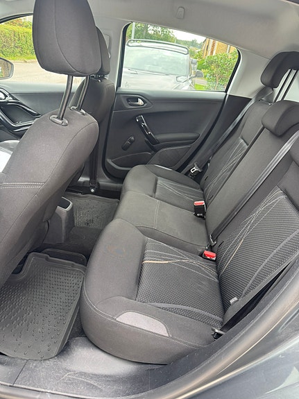 Peugeot 208 4 of 4
