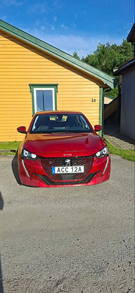 Peugeot e-208 2 of 5