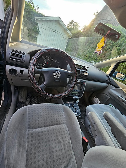 Volkswagen Sharan 3 of 5