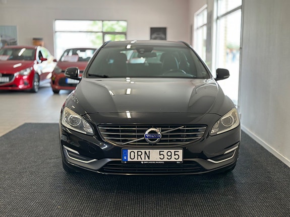 Volvo V60 2 of 21