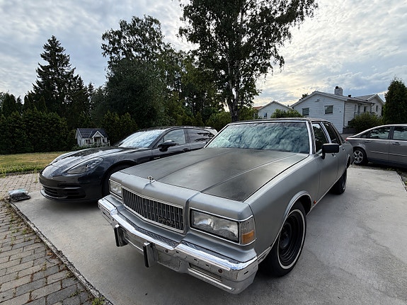 Chevrolet Caprice 2 of 7