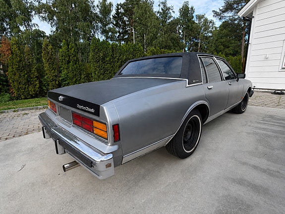 Chevrolet Caprice 4 of 7