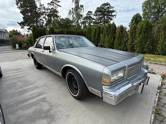 Chevrolet Caprice 3 of 7