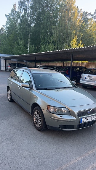 Volvo V50 4 of 5
