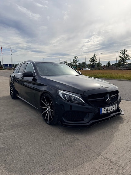 Mercedes-Benz C220 2 of 9