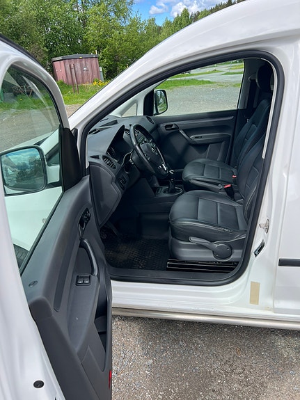 Volkswagen Caddy 2 of 5