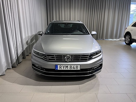 Volkswagen Passat 2 of 5