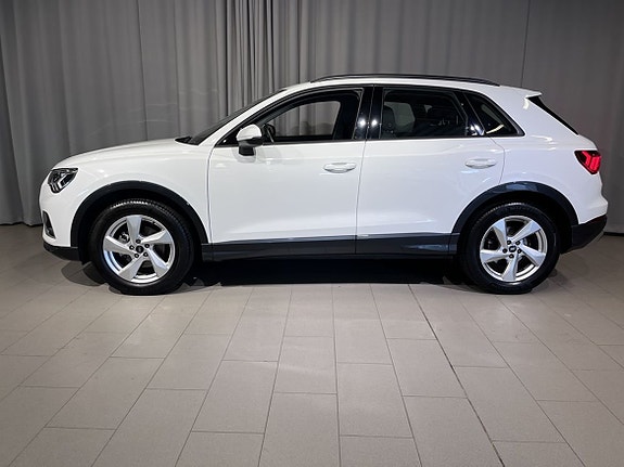 Audi Q3 3 of 5