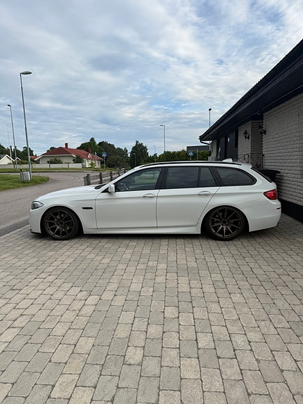BMW 520d 3 of 4