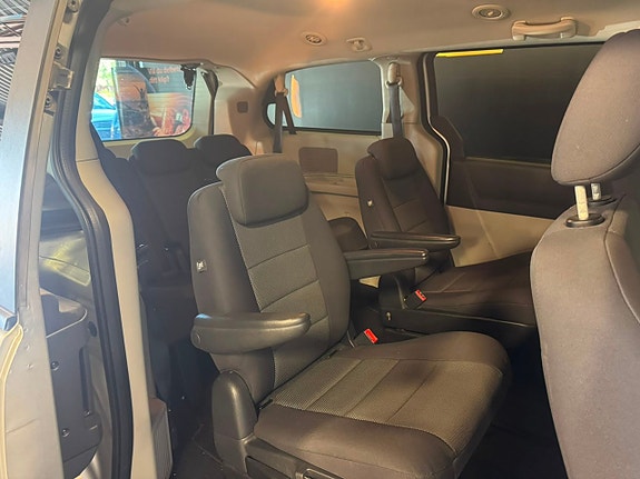 Dodge Grand Caravan 20 of 25