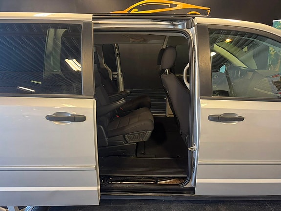 Dodge Grand Caravan 15 of 25