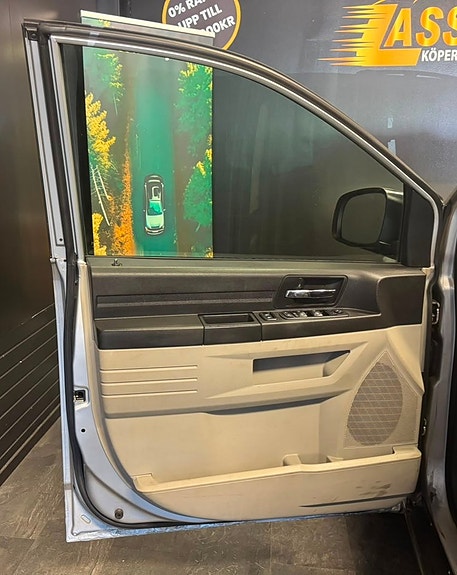 Dodge Grand Caravan 16 of 25