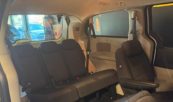 Dodge Grand Caravan 21 of 25