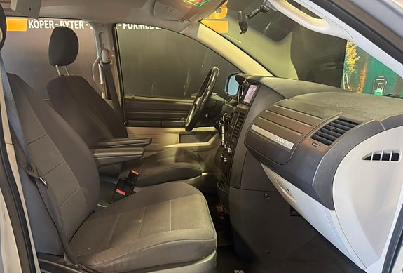 Dodge Grand Caravan 24 of 25