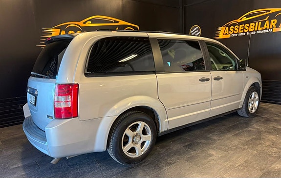 Dodge Grand Caravan 10 of 25