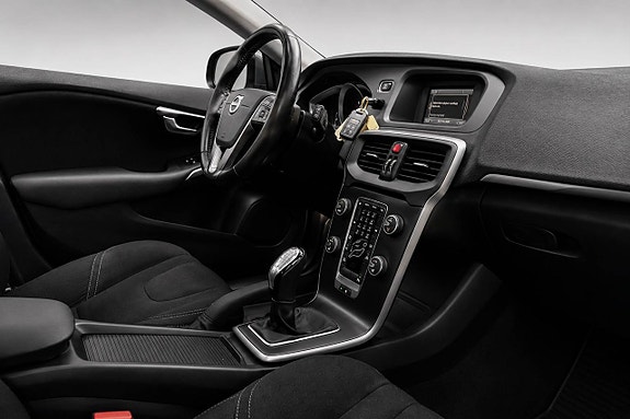 Volvo V40 12 of 17