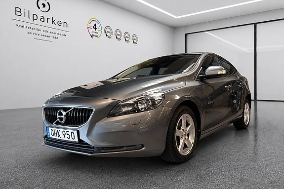 Volvo V40 4 of 17