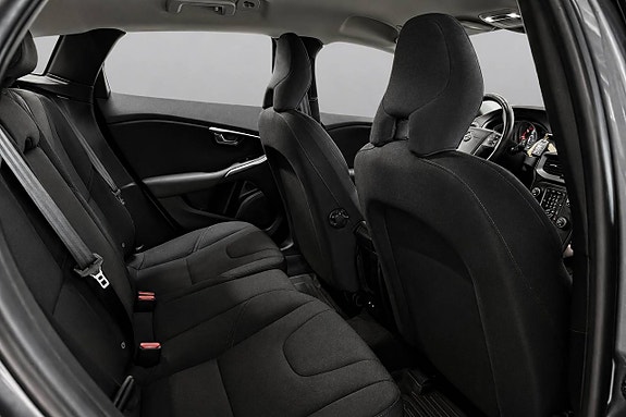 Volvo V40 11 of 17