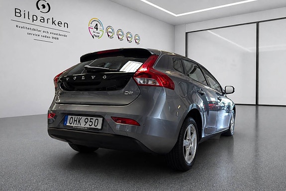 Volvo V40 2 of 17