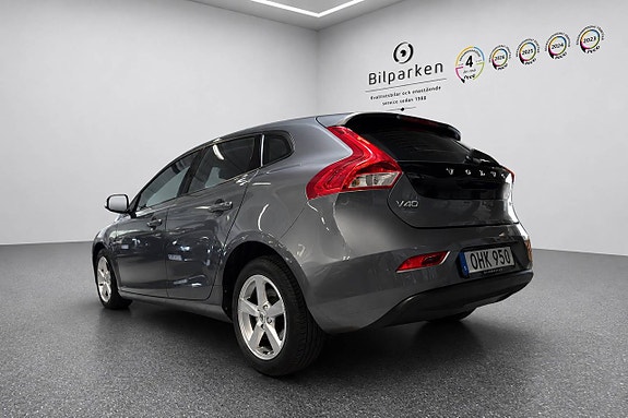 Volvo V40 3 of 17