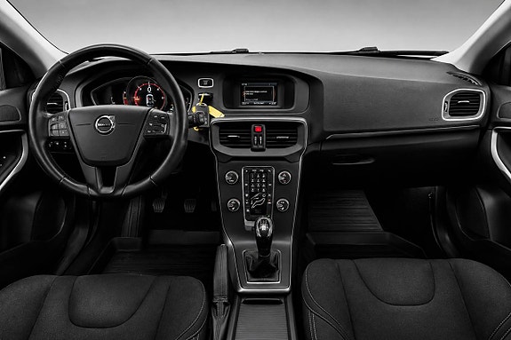 Volvo V40 13 of 17