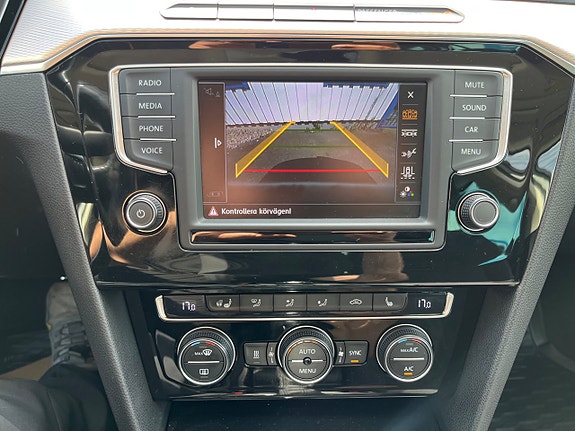 Volkswagen Passat Alltrack 8 of 12