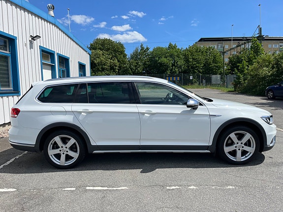 Volkswagen Passat Alltrack 6 of 12