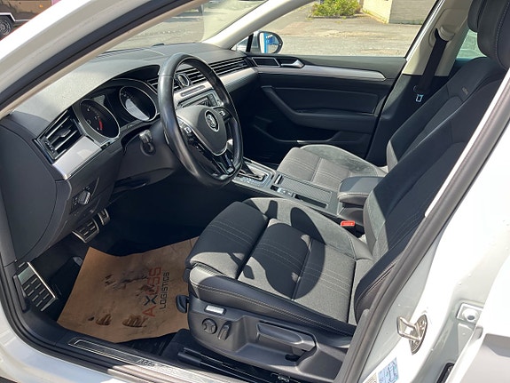 Volkswagen Passat Alltrack 12 of 12