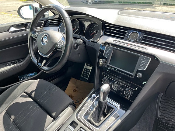 Volkswagen Passat Alltrack 7 of 12
