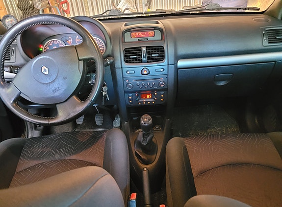 Renault Clio 2 of 5