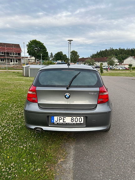 BMW 118d 4 of 5