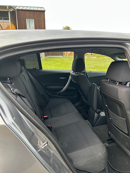 BMW 118d 6 of 7