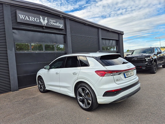Audi Q4 e-tron 4 of 5