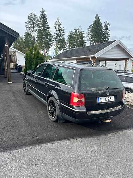 Volkswagen Passat 2 of 5