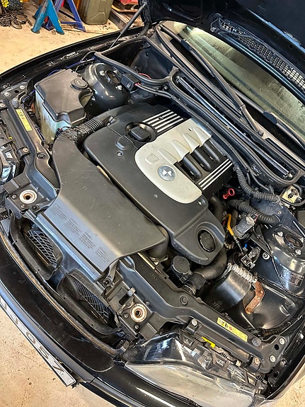 BMW 330d 3 of 9