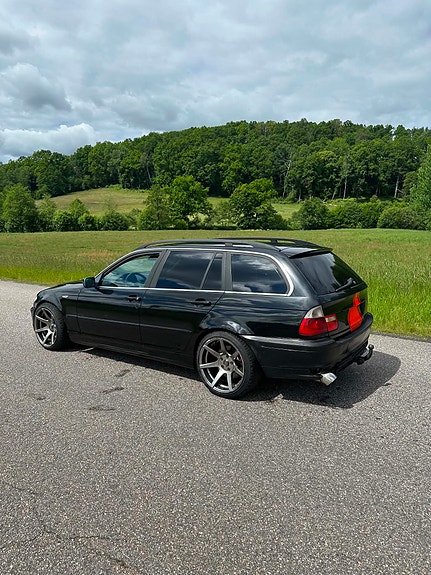 BMW 330d 2 of 9