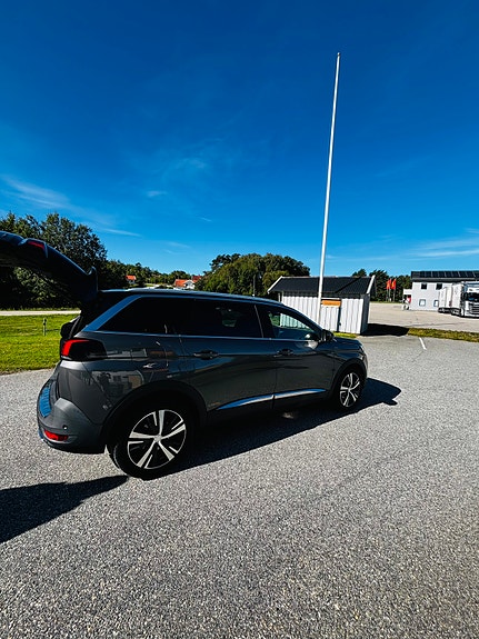 Peugeot 5008 4 of 5