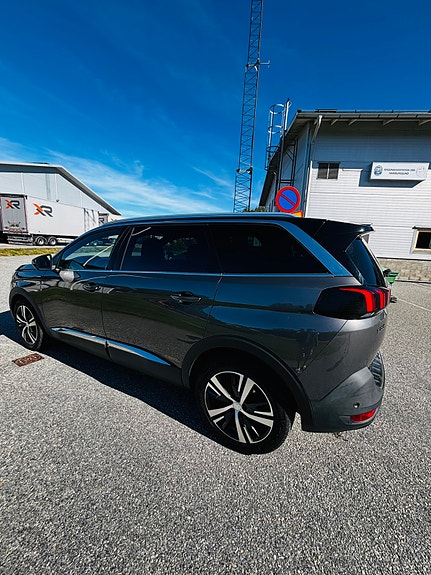 Peugeot 5008 3 of 5