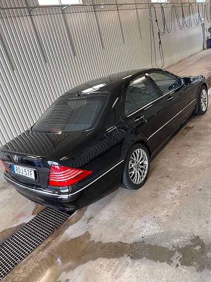 Mercedes-Benz S320 3 of 10