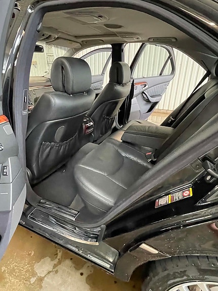 Mercedes-Benz S320 8 of 10