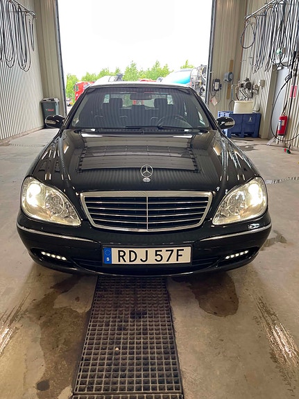 Mercedes-Benz S320 5 of 10