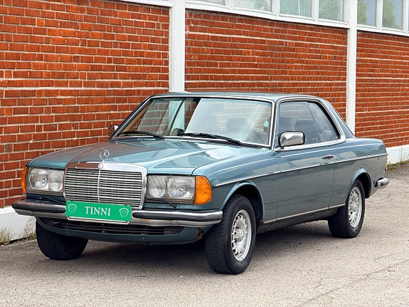 Mercedes-Benz 230 CE 3 of 5