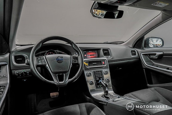 Volvo V60 Cross Country 8 of 19