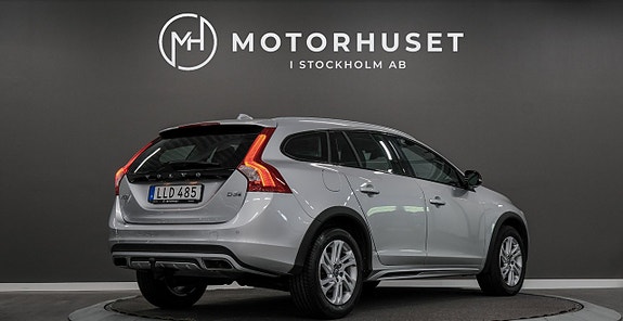 Volvo V60 Cross Country 6 of 19