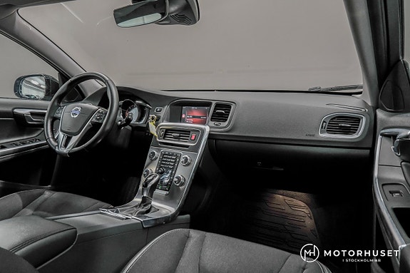 Volvo V60 Cross Country 10 of 19