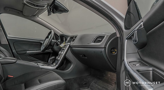 Volvo V60 Cross Country 9 of 19